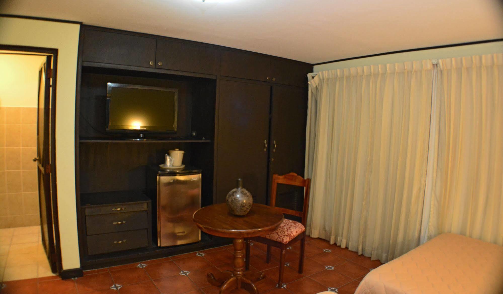Hotel Colonnade Nicaragua Managua Bagian luar foto